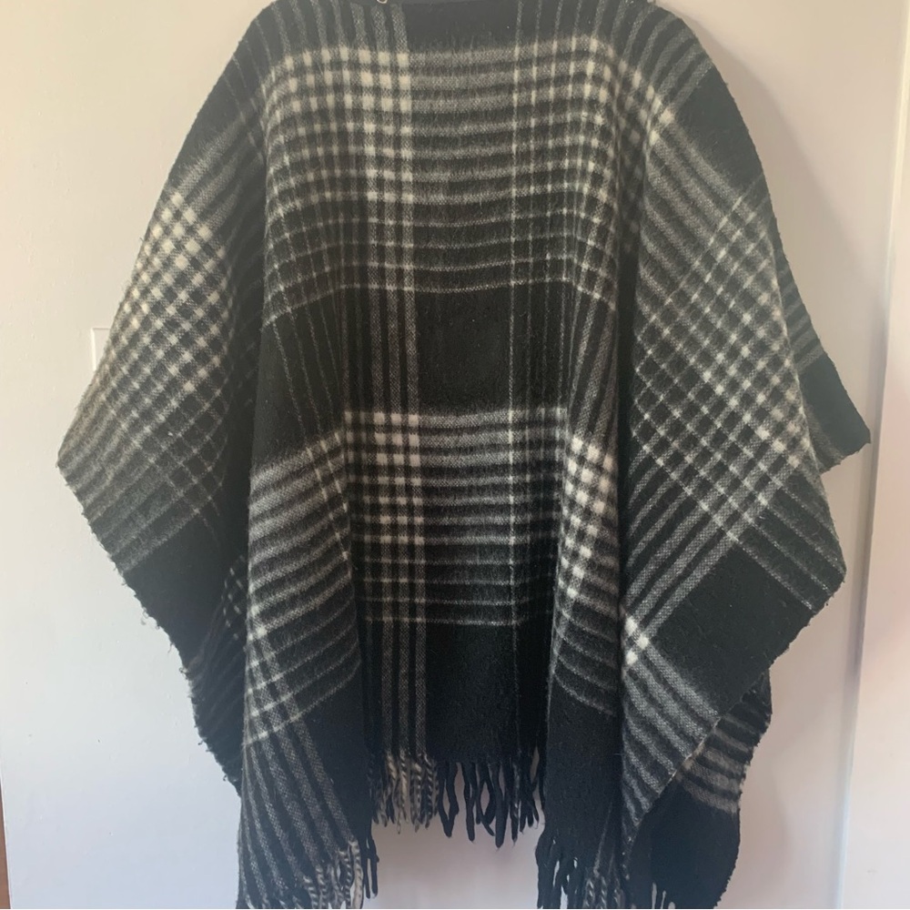 Collection Internationale Black White  Plaid Women's Cape Poncho Fringe Italy